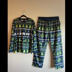 NWOT 💚💙SEAHAWKS CHRISTMAS PAJAMAS SIZE XL💚💙